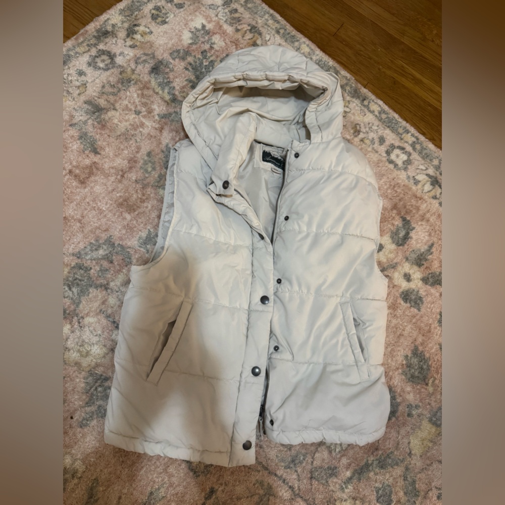 American Eagle Hooded Puffer Vest